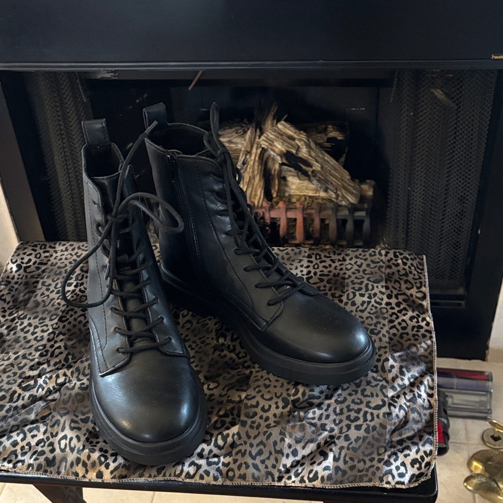 Black Madden Girl lace up boots